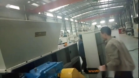 Sistema de equipamento triturador de pedaços de sucata de resíduos plásticos